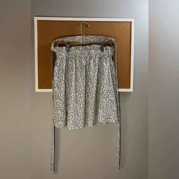 🔆BUNDLE: Black + White Skirts (2) - Picture 5 of 7